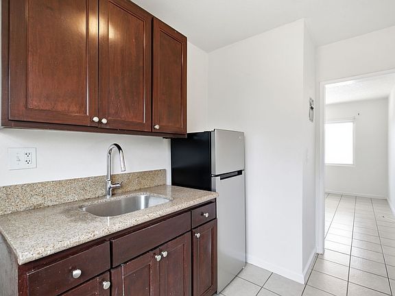 5th image of 7101 Rugby Ave #P