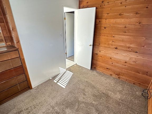 5th image of 1370 Emerald St