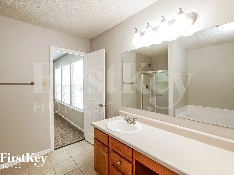 5757 N Plymouth Ct — Photo 14