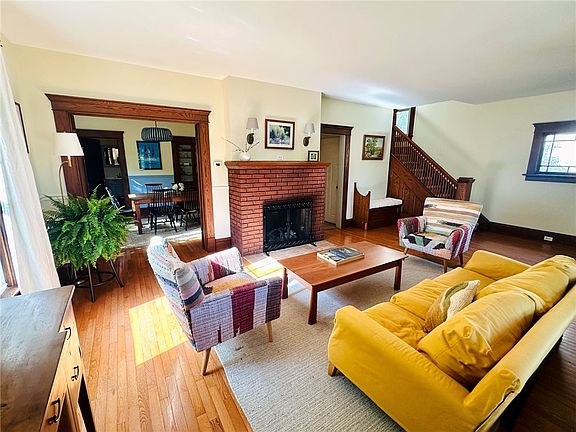 4th image of 24 E 2nd St