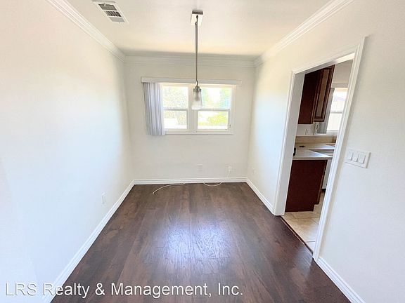 3rd image of 12707 Oxnard St