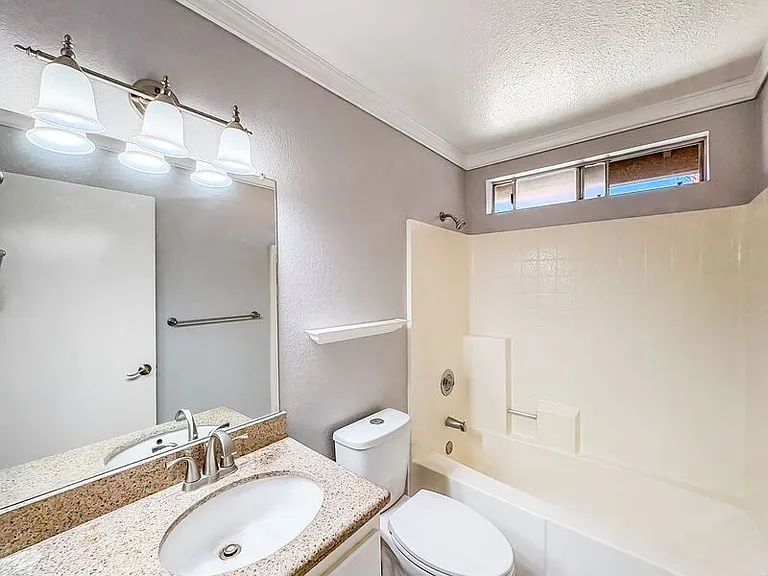 1020 Grape St — Photo 12