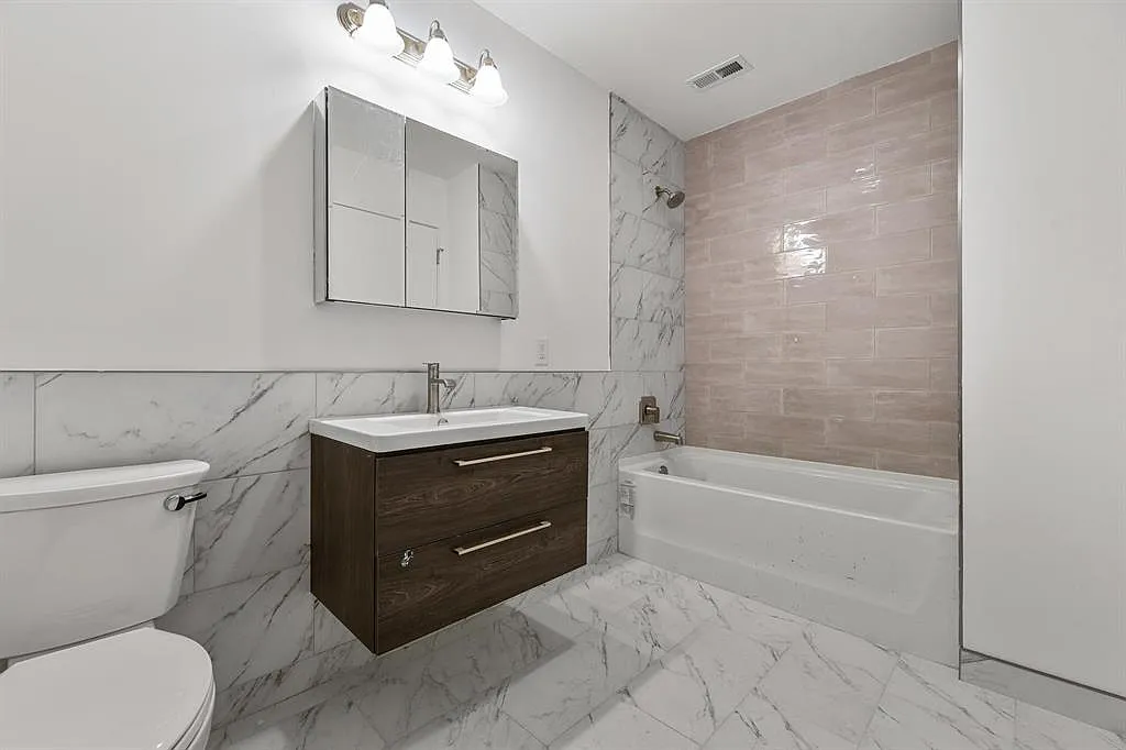 Studio, 374 sqft, $1,801 — Photo 3
