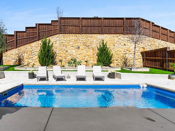 2nd image of 112 Pecan Ln