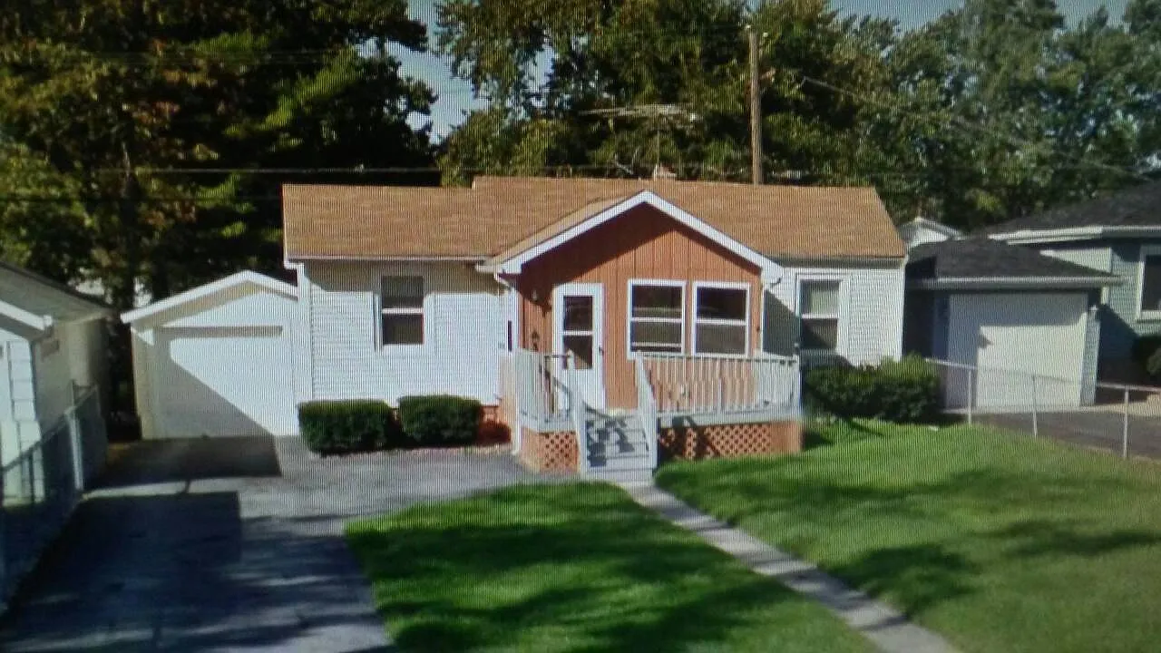 18246 Chicago Ave photo 1