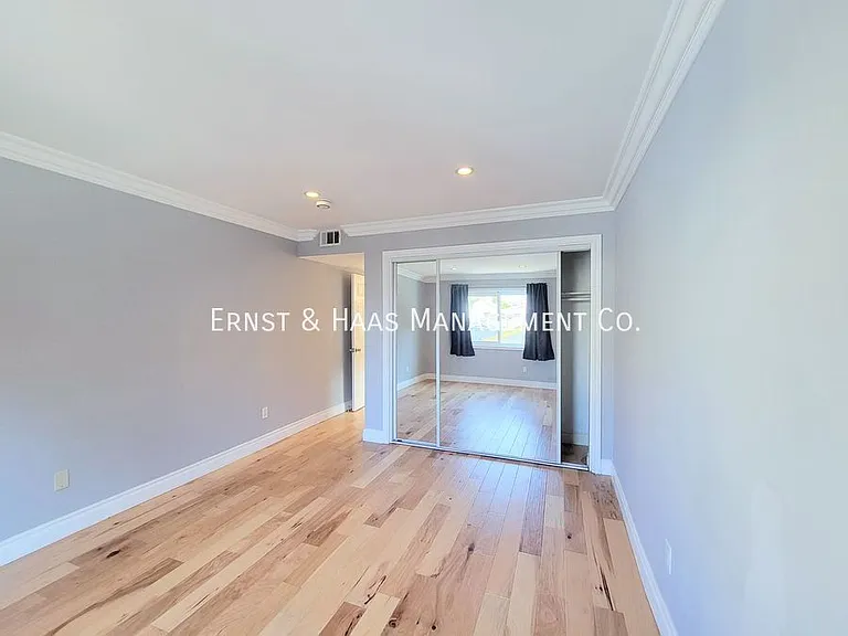 421 W 6th St #103 — Photo 21