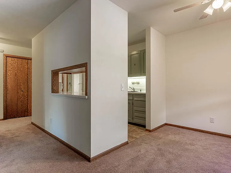 5101 Mineral Point Rd #8 — Photo 10