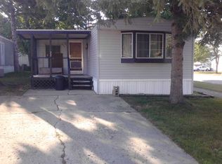 22 Maple Ln, Genoa, IL 60135