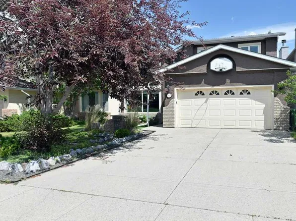2824 W Signal Hill Dr SW, Calgary, AB T3H 2C8