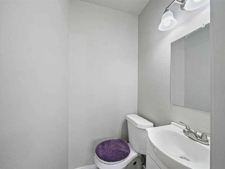 643 Ames St — Photo 16
