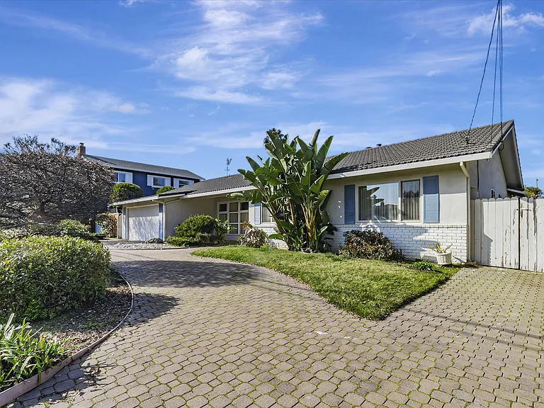 Distel Dr — Photo 3