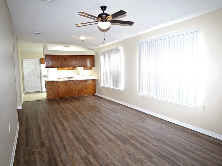 130 Wildflower Ln — Photo 2