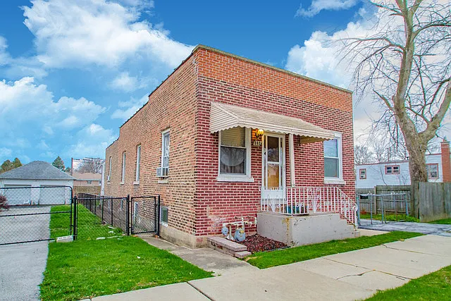 328 E 22nd St photo 1