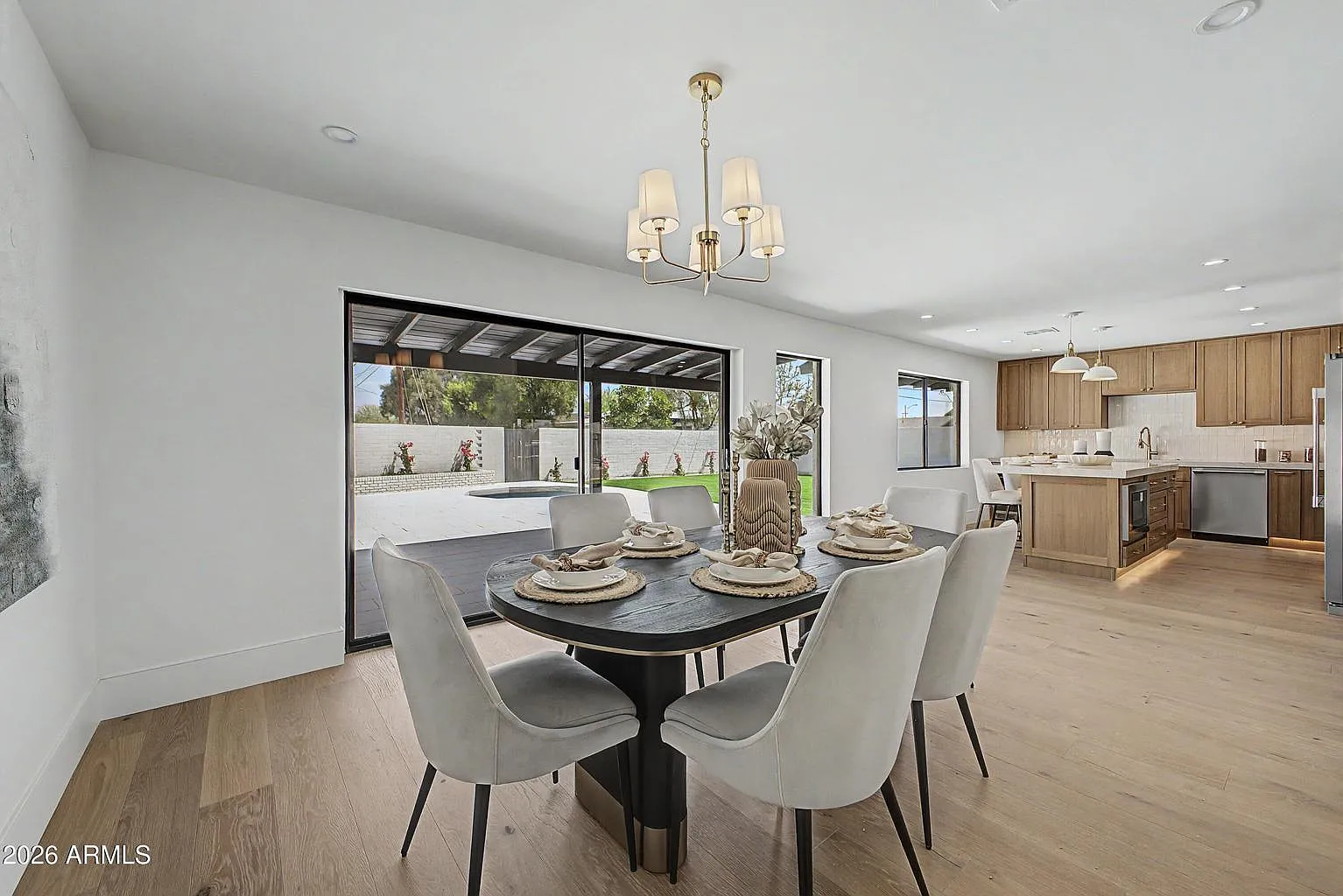 3 bed, 1720 sqft, $4,495 — Photo 2