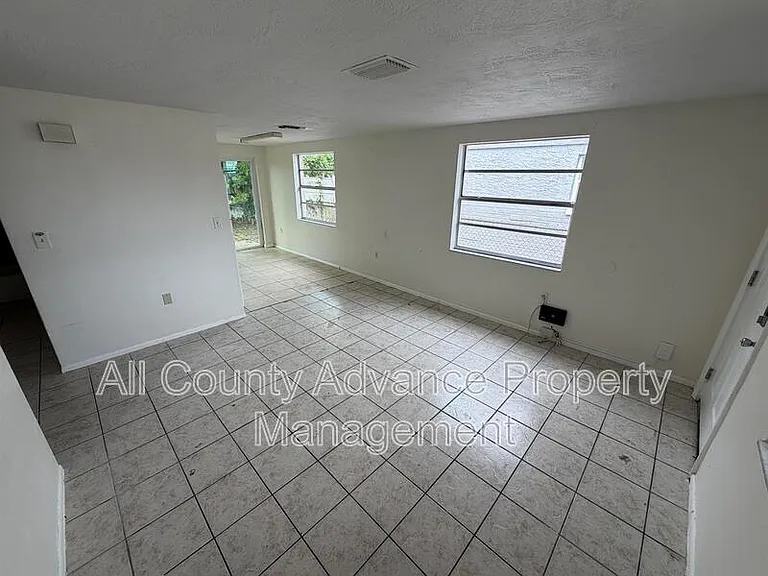 6120 Indiana Ave — Photo 2