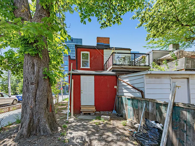 419 Dufferin St — Photo 27