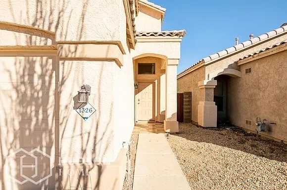 3 bed, 2.5 bath, 1766 sqft, $2,240 — Photo 3