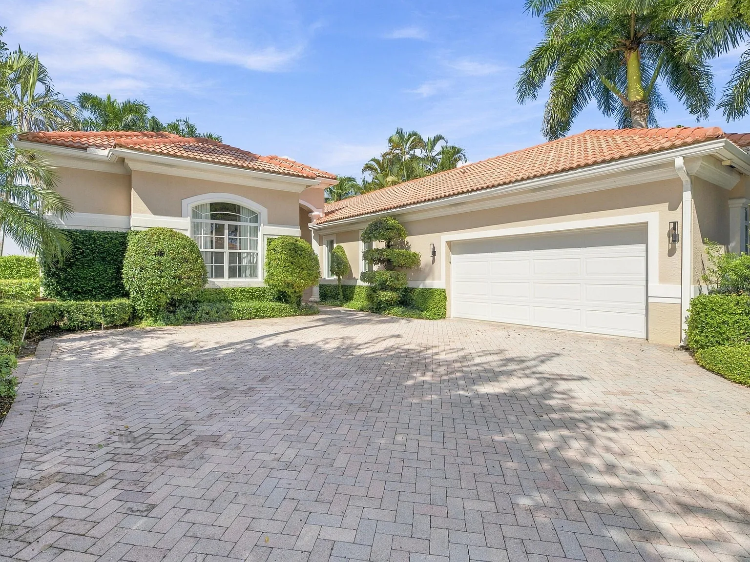 5 bed, 4.0 bath, 3394 sqft, $50,000 — Photo 2
