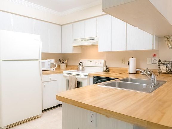 5th image of 1530 Stewart Dr #311