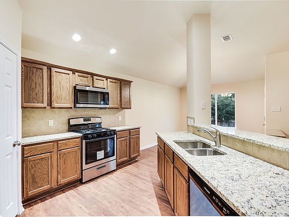 3rd image of 1205 Canna Lily Ln