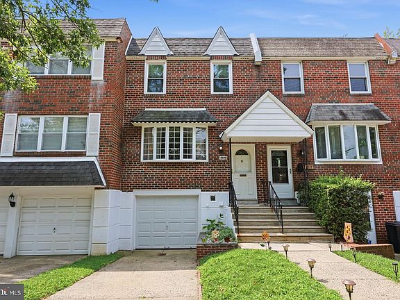 2nd image of 3606 Genesee Pl