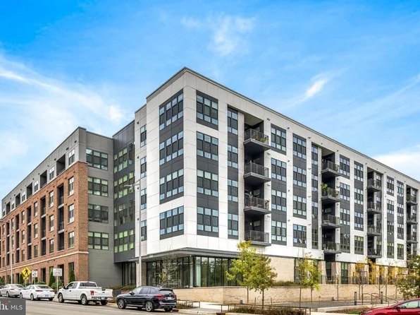 1761 Old Meadow Rd #413, McLean, VA 22102