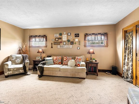 4th image of 2371 Lyon Blvd