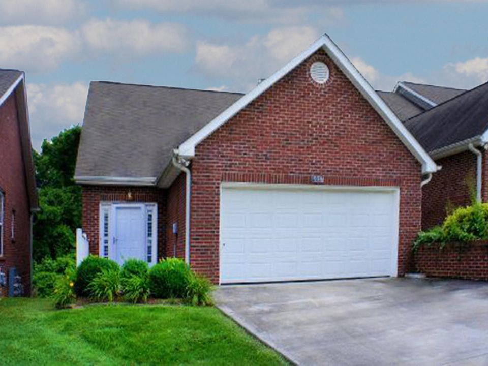 1st image of 934 NW Webster Groves Ln