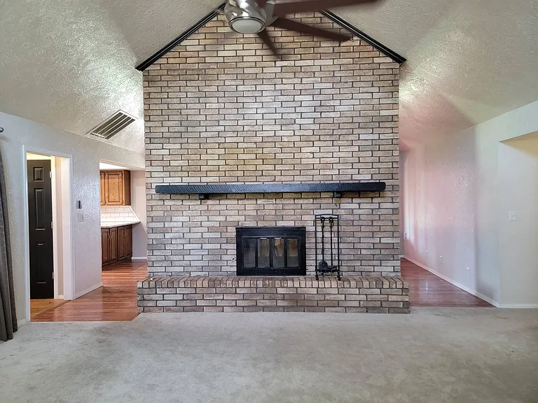 312 Rosanne St — Photo 6