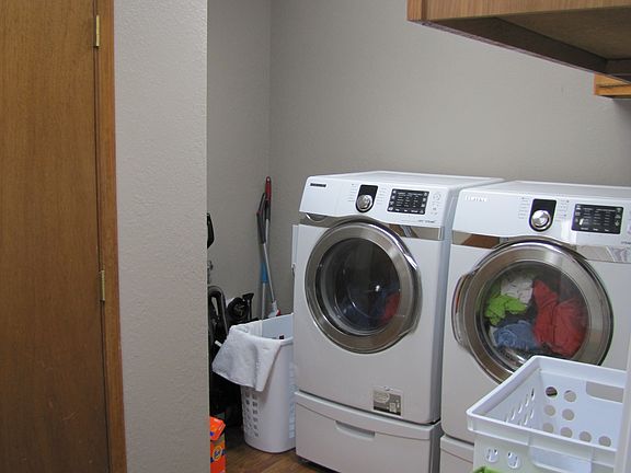 Spacious laundry room