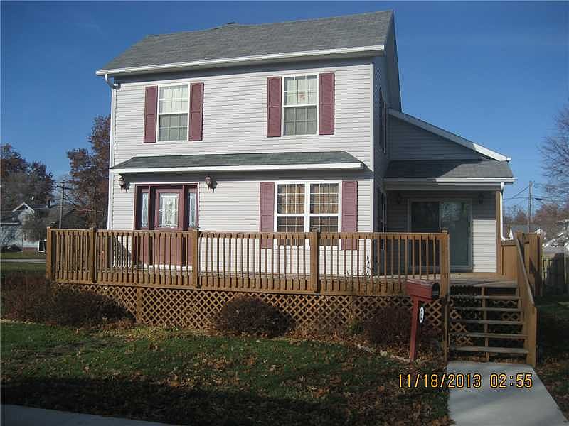 1st image of 688 W Marion St