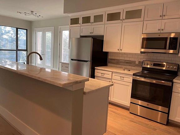 5th image of 2727 Houston Ave #205