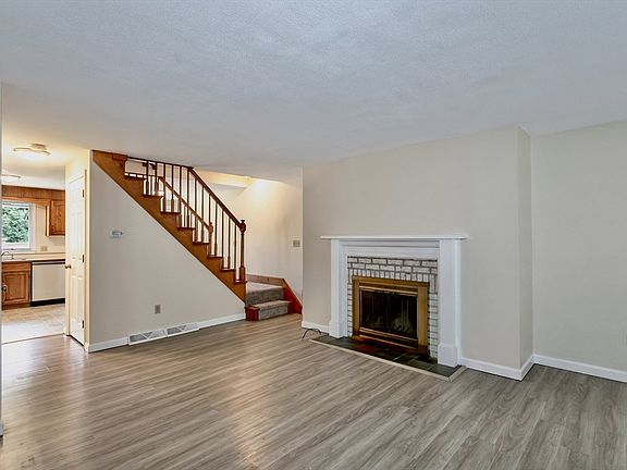 4th image of 3 Mansion Woods Dr #G