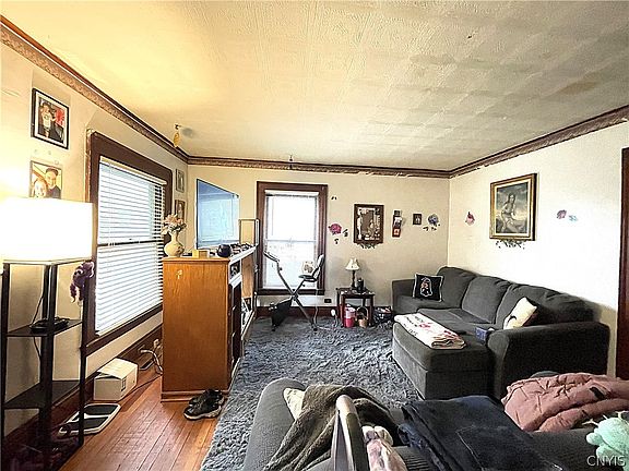 4th image of 220 W Yates St