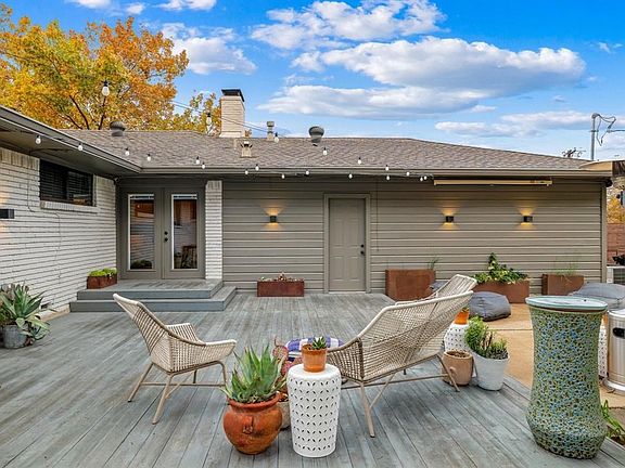 2nd image of 906 Blue Lake Cir
