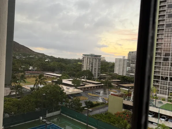 300 Wai Nani Way, Honolulu, HI
