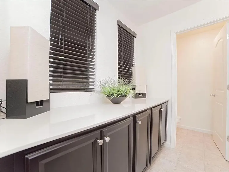 1088 Arrington Dr — Photo 26