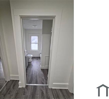 3rd image of 510 Lafayette Ave