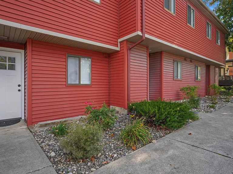 255 Main St — Photo 38