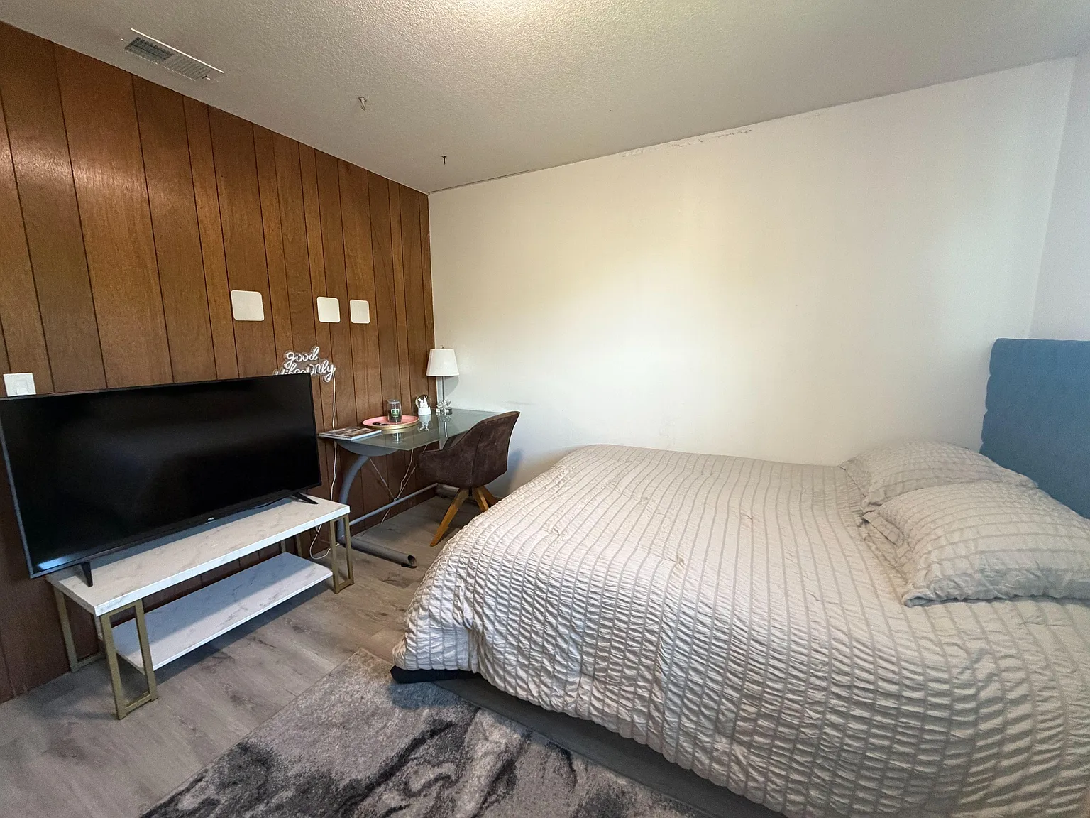 4 bed, 3.0 bath, 2500 sqft, $2,049 — Photo 3
