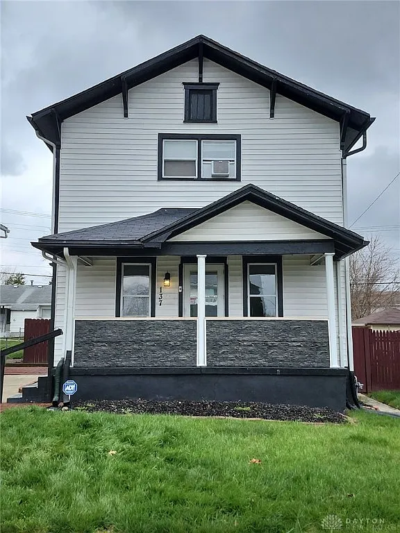 137 Ashwood Ave photo 1