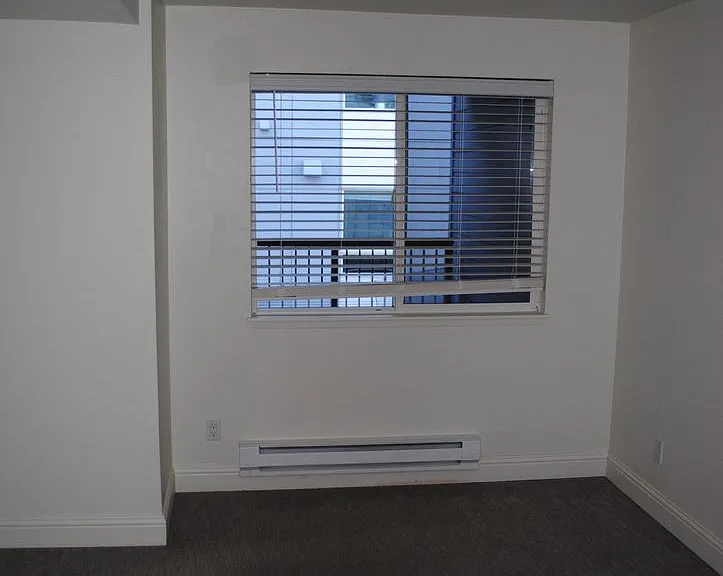 Cameron Apartments — Photo 17