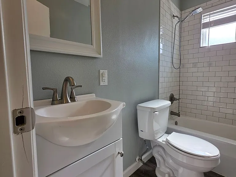 1115 E Parker St — Photo 12