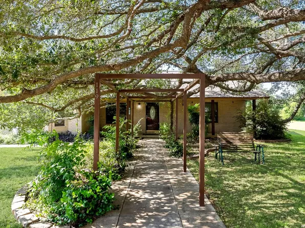 119 VILLAGE PATH, Castroville, TX 78009