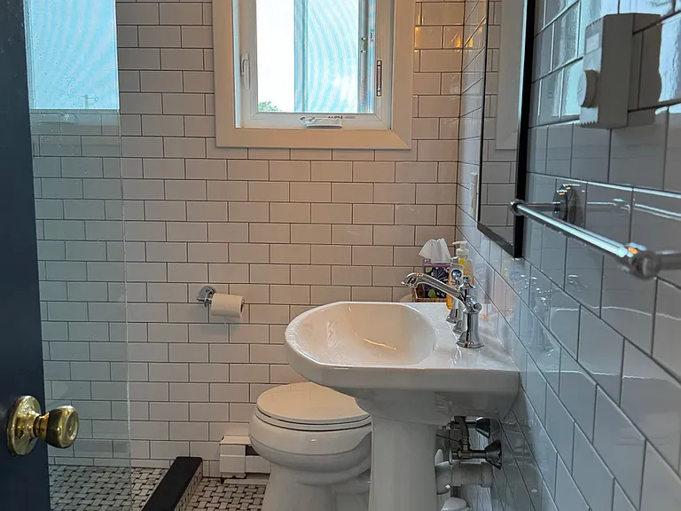142 Renfrew Ave — Photo 21