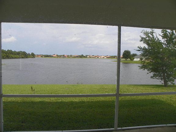 3rd image of 538 SW Cyrilla Trl
