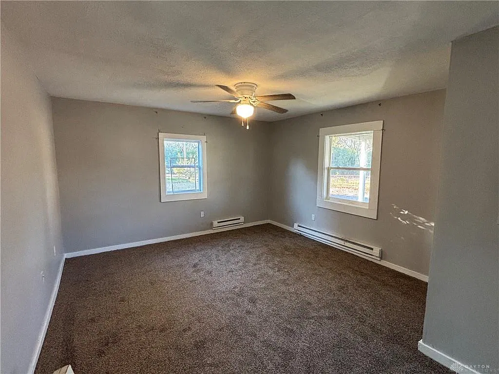 3 bed, 1.0 bath, 1092 sqft, $1,200 — Photo 2