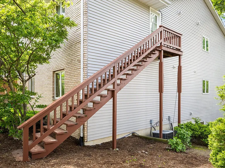 2427 Reynolds Manor Dr #0 — Photo 28