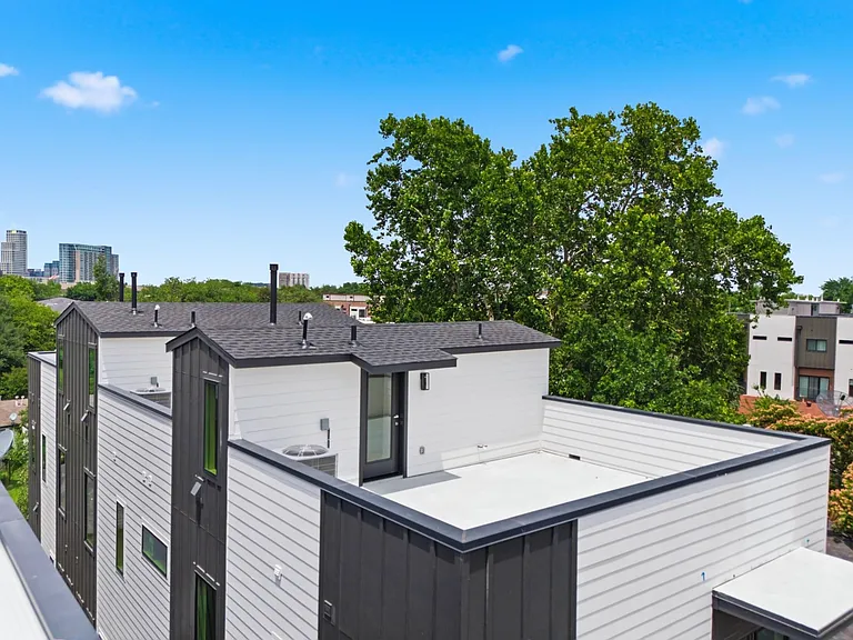 4605 Belmont Ave #202 — Photo 5