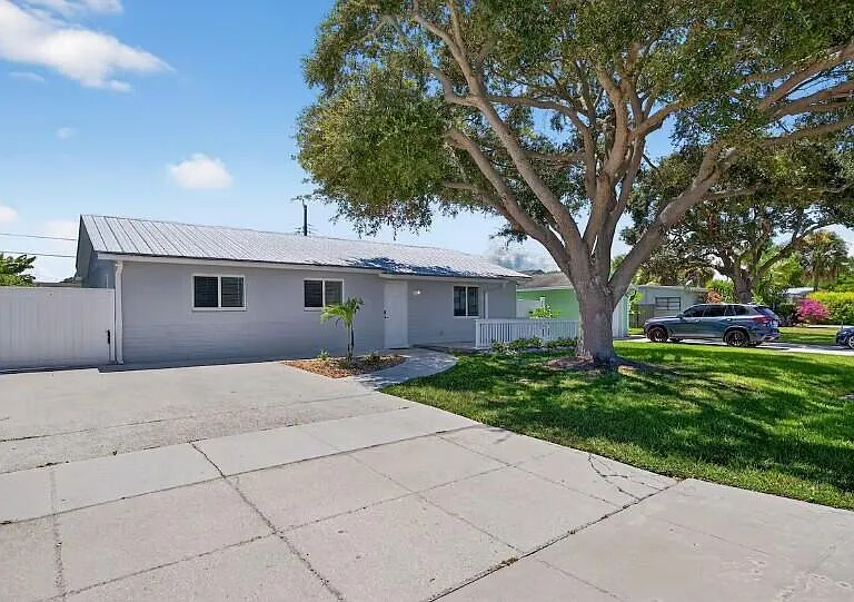 516 E Whitney Dr — Photo 38
